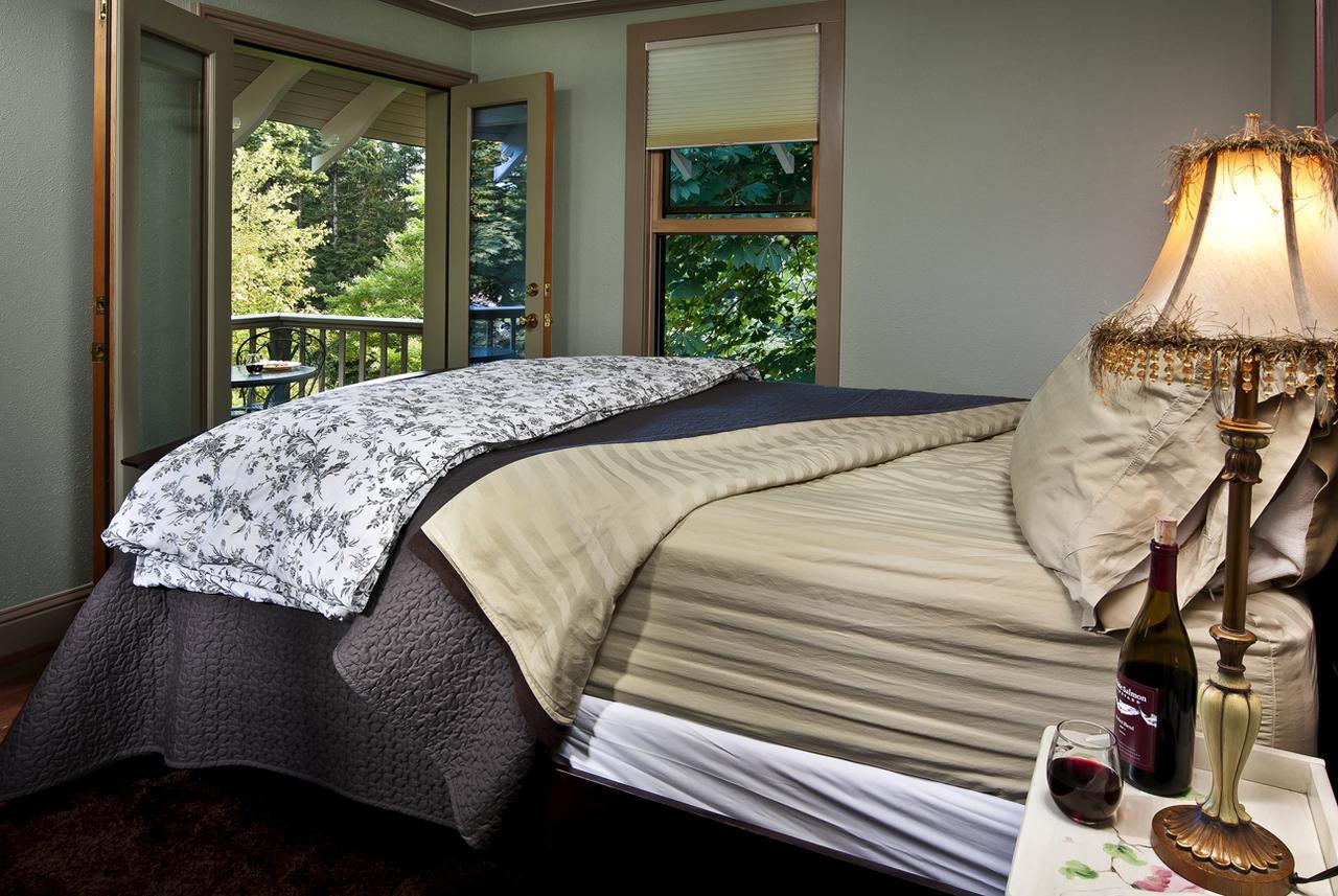 Old Parkdale Inn Bed And Breakfast ฮูดริเวอร์ ภายนอก รูปภาพ